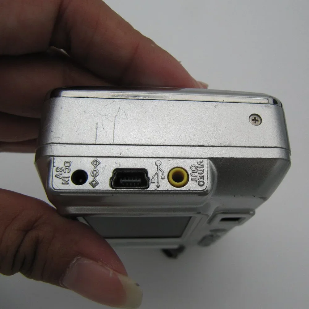 Fuji - FinePix 5.1MP Compact Digital Camera - For Parts Only